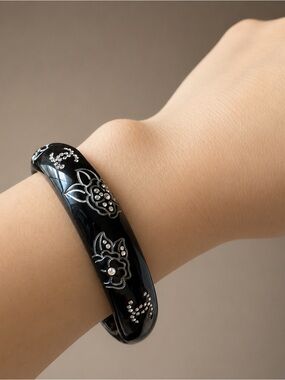 Rare CHANEL 08A Black Resin Crystal Camellia CC Bracelet Bangle W/ Box Dust Bag